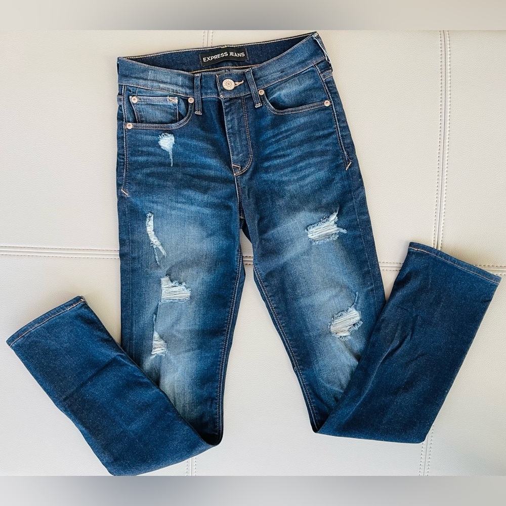 NWOT! EXPRESS Dark Wash | Distressed Mid-Rise Cropped Skinny Jeans in Size 0